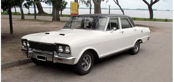 Weißer Oldtimer – beispielhaftes Ankaufsfahrzeug in Aurich